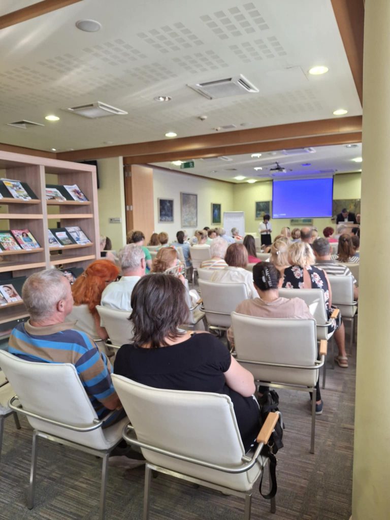 B4770409 0272 43f0 b9ec fbd5b259840d